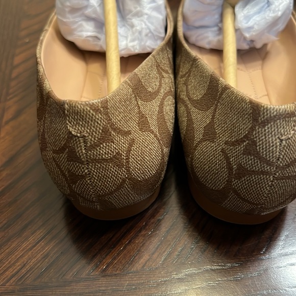Coach shoes , with box and original tags ect… worn only a couple times - Picture 4 of 10